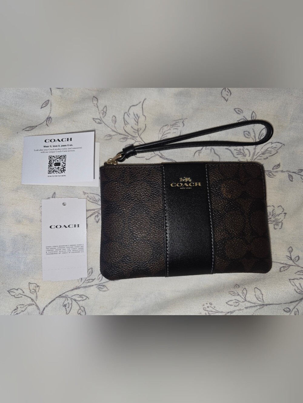 NWT Coach Corner Zip Wristlet In Signature Canvas With Stripe